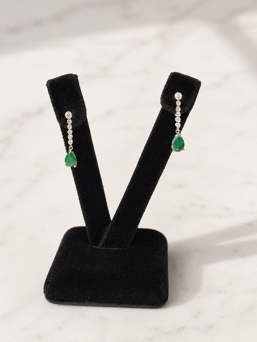 Aretes de diamantes con esmeralda