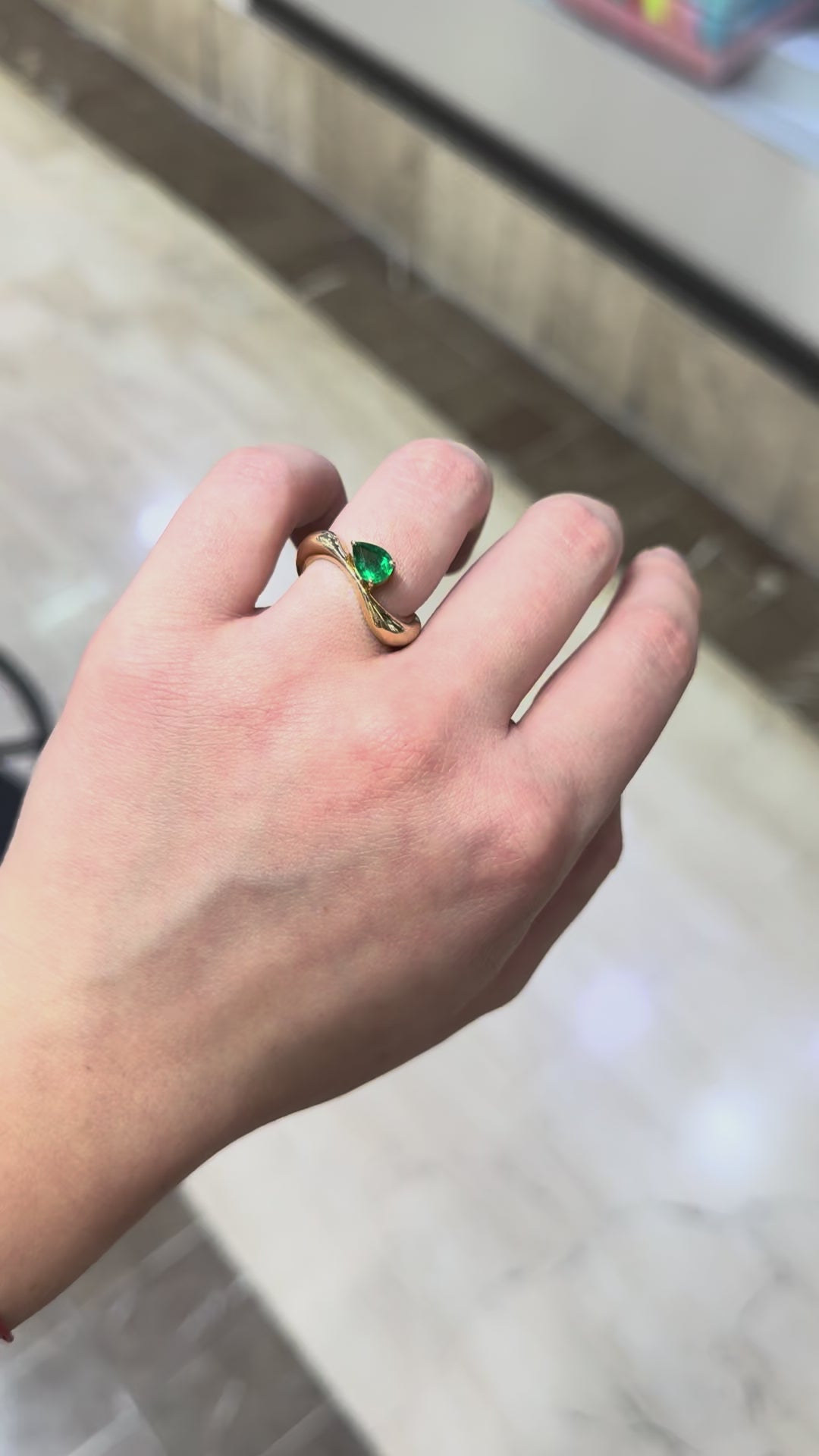 Anillo esmeralda gota